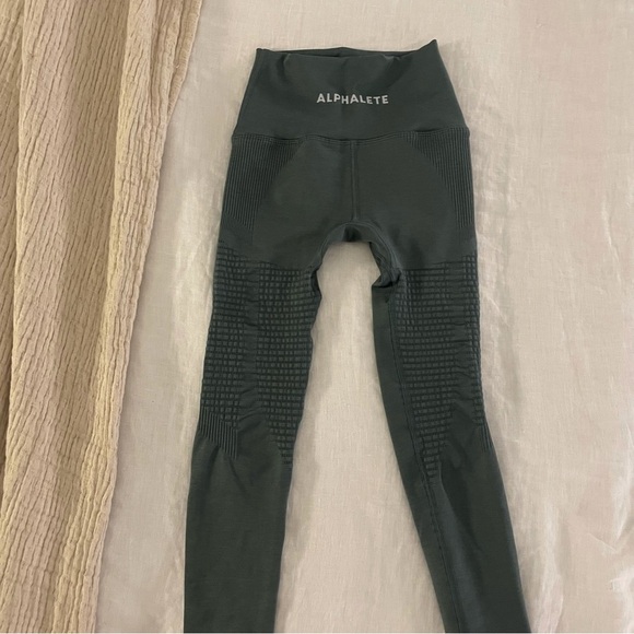 $70 Women’s Gray Alphalete Halo Leggings - Picture 7 of 9